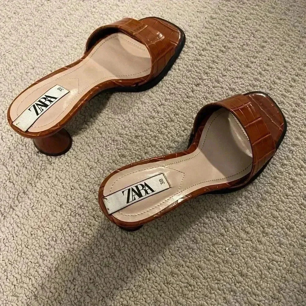 Zara brown Slippers​​​​​​​​​​​​​​